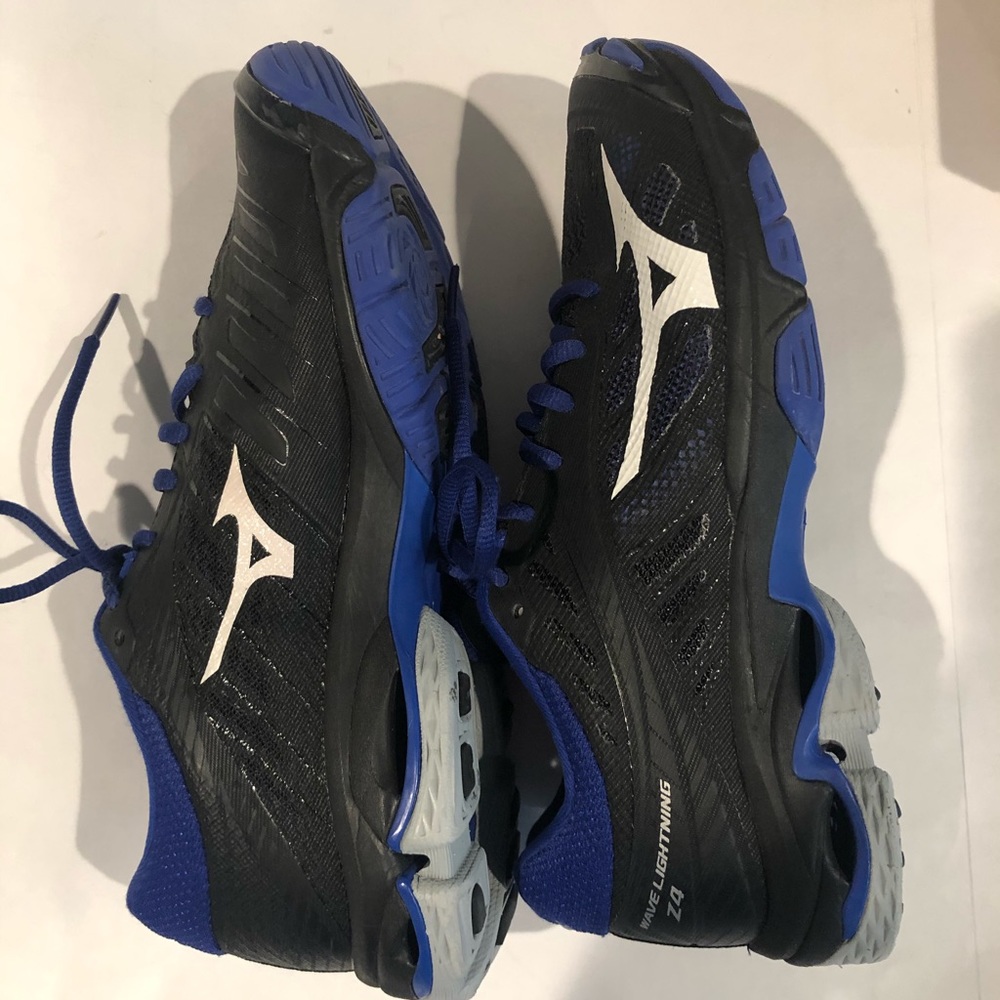 Mizuno Wave Lightning Z4 Volleyball Shoes
